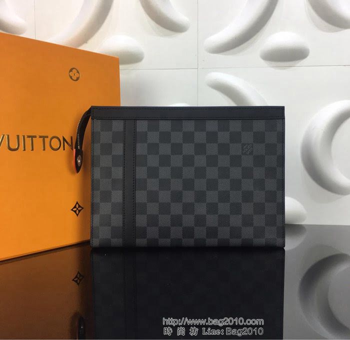 路易威登LV 頂級原單 44449 小巧時髦 Pochette Voyage中號手袋 Damier Graphite格紋塗層帆布手拿包  YDH2488